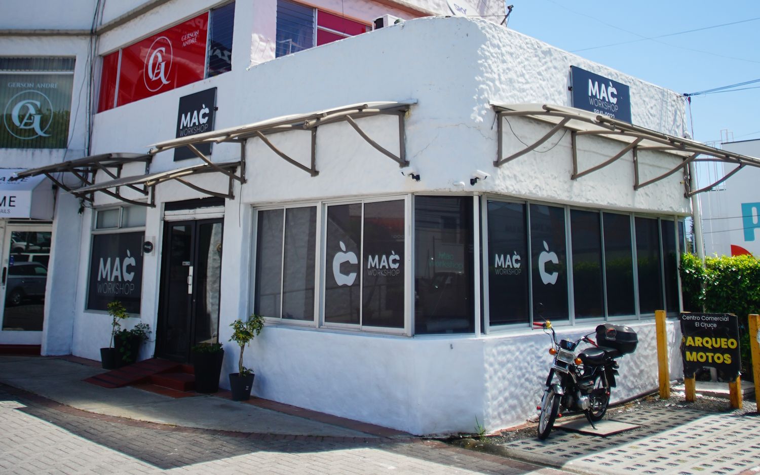 Fachada de MacWorkshop en San Rafael de Escazú